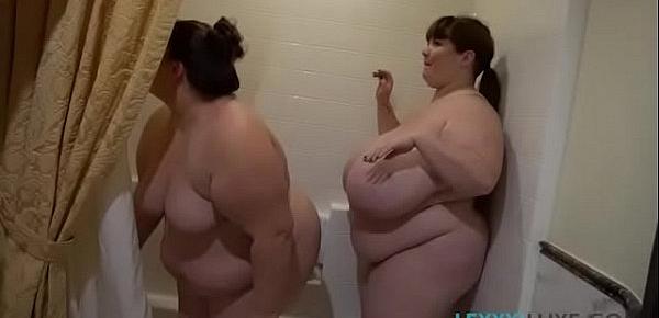  All Natural BBW Lexxxi Luxe Showers With Big Belly Babe Bella Bendz